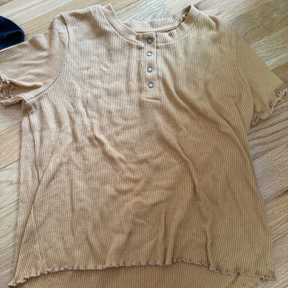 mustard yellow tshirt from american eagle size xs